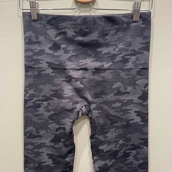 Spanx Black Camouflage Print Leggings - Size: Large - Picture 3 of 6